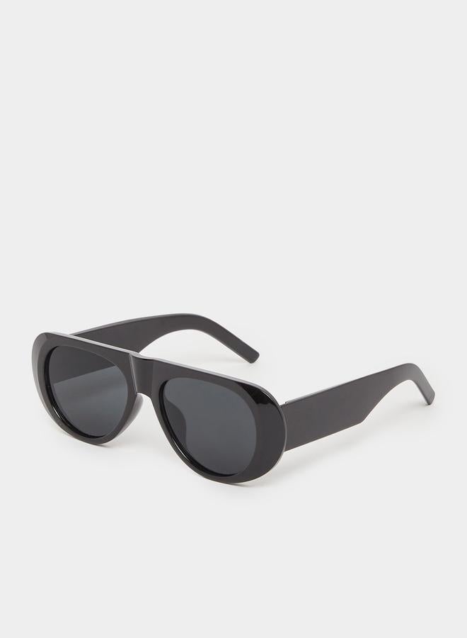 ستايلي نظارة شمسية بإطار بيضاوي أسود - Image 1